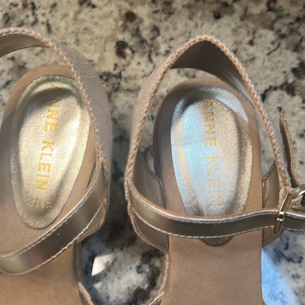 New - Picture 4 of 5